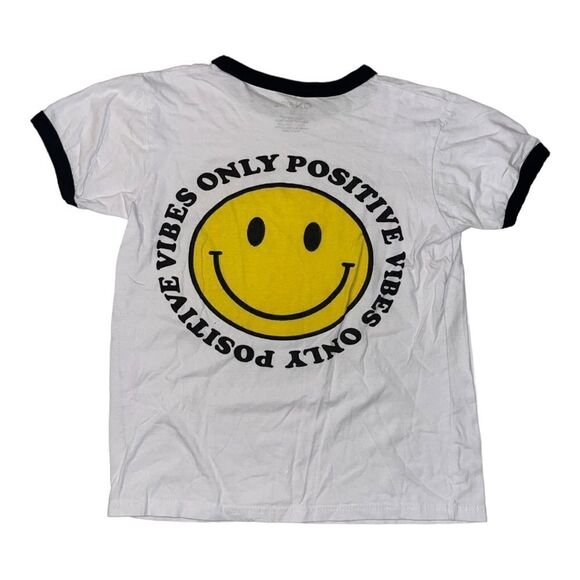 🔥4/$25 On Fire White Smiley Short Sleeve Tee - Picture 2 of 4